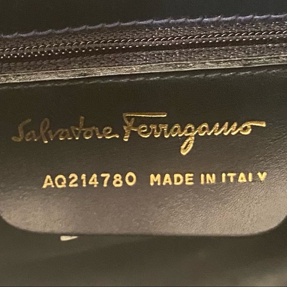 Salvatore Ferragamo Vara Bow Navy Blue Leather Shoulder Bag New - Picture 9 of 9